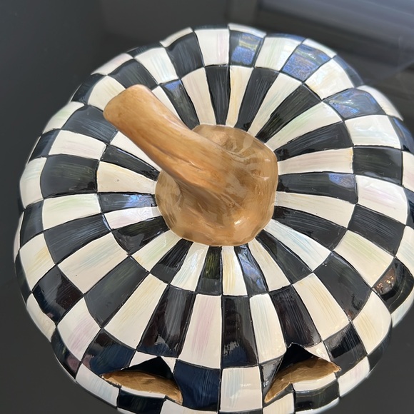 🎉Host Pick🎉MacKenzie-Childs Courtly Check Illuminated Jack-O-Lantern - Picture 5 of 13